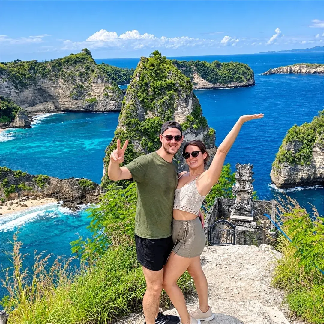 Couple enjoying the Thousand Islands viewpoint in Nusa Penida